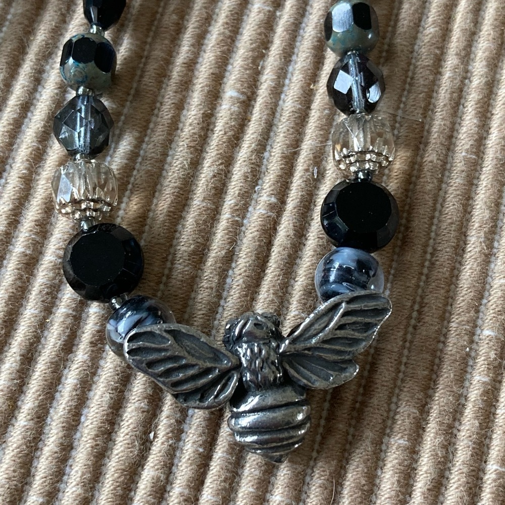 NWT Long Black & White Czech Glass & Crystal Necklace w Pewter Bee Penda…